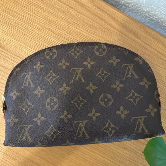 Louis Vuitton Cosmetic Pouch Monogram MM - Picture 1 of 7